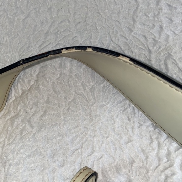 GUESS Satchel Handbag - Picture 15 of 16